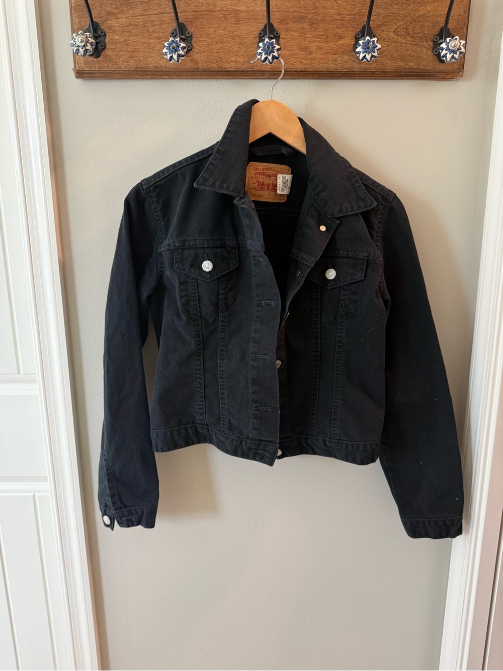 Vintage 2000s Levi's Black Denim Trucker Jacket in Men’s S